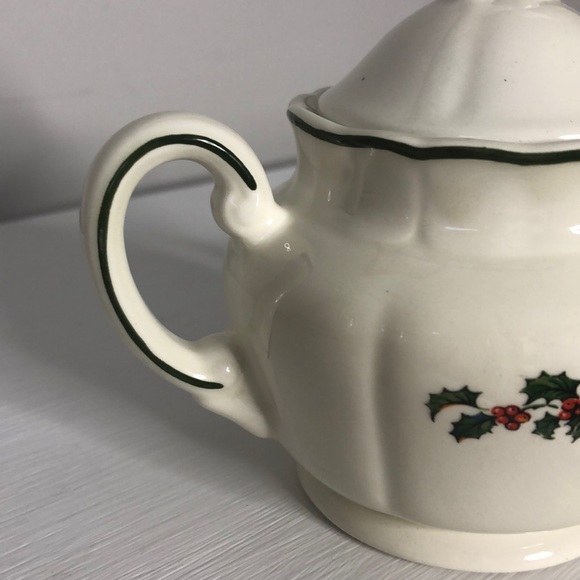 Vintage Royal Tudor Holly & Berries Sugar Bowl With Lid - Picture 6 of 12